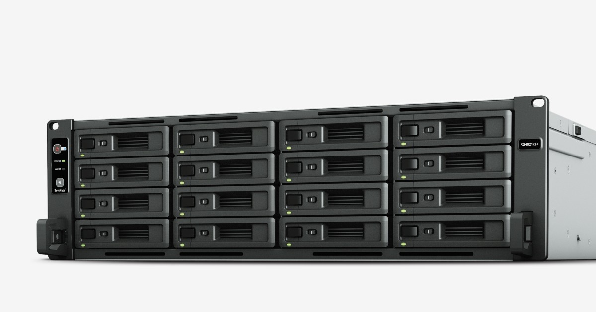 Synology RackStation 16-bay (up to 40-bay); Octa Core 2.1 GHz; 16GB DDR4 ECC UDIMM RAM (up to 64GB); 4x GbE LAN; 2x10GbE LAN; 2x USB3.2