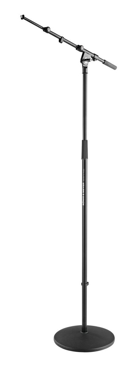 Konig & Meyer 26145 Microphone stand round base with telescopic boom (black)